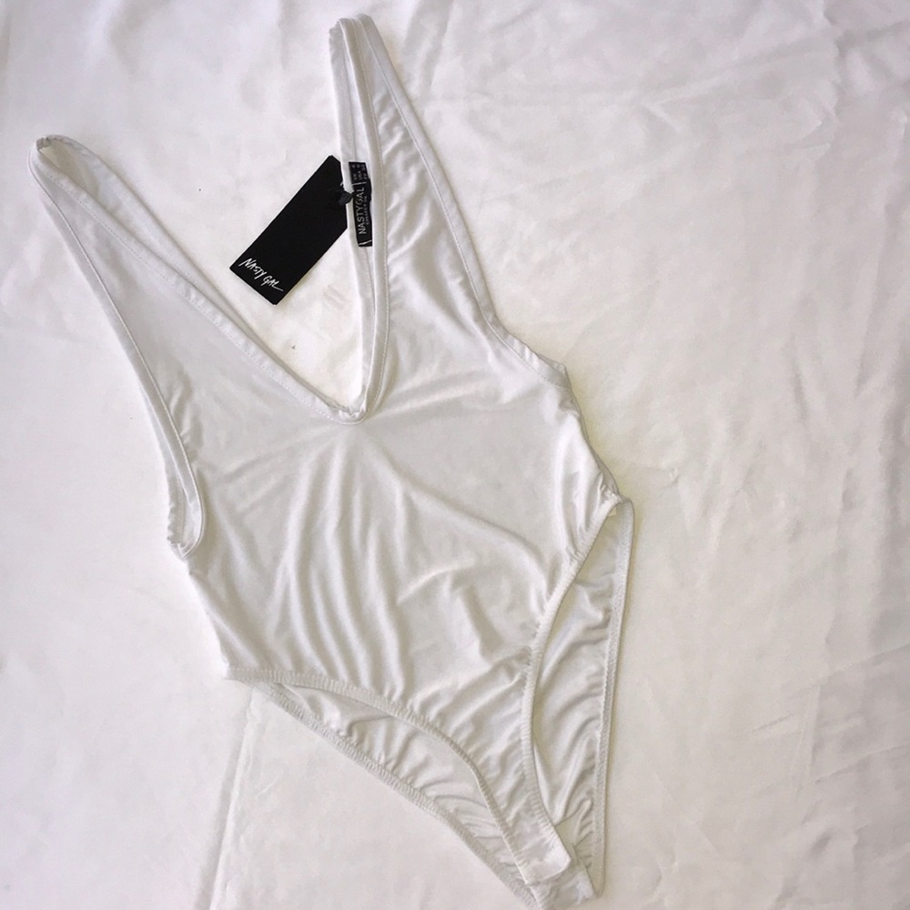NWT Nasty Gal plunging bodysuit - Picture 2 of 7